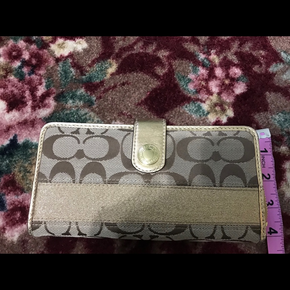 COACH wallet - Picture 2 of 4